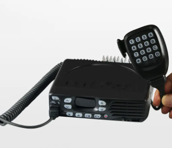 acheter Radio-récepteur mobiles Voiture Walkie Talkie 25W VHF DMR TKD840 / TKD740 Véhicule monté radio à double sens fabrication en ligne